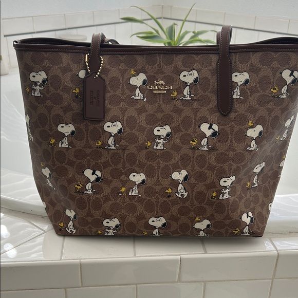 Coach x Peanuts Brown Snoopy Print Tote Large like new!! - Picture 1 of 9